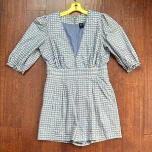 GG<5 Blue and White Daisy Patterned Romper with Lots of Cute Details, Size M